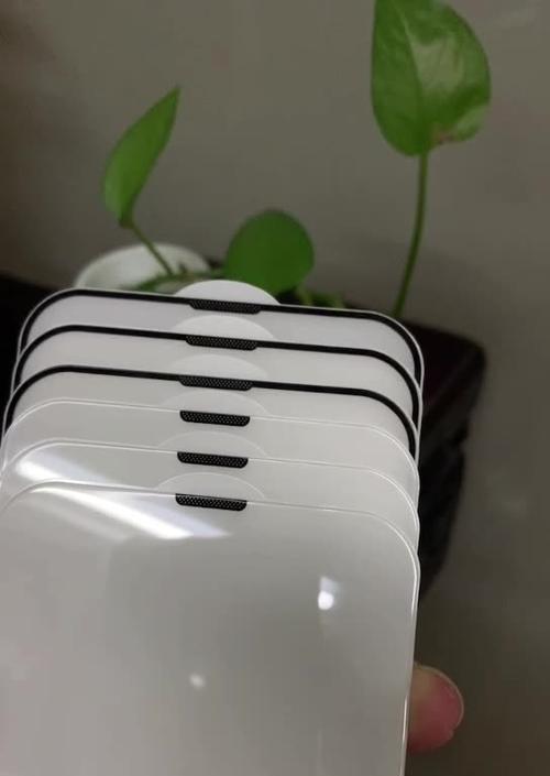 苹果自带膜的使用效果及优缺点分析（探究苹果自带膜的质量、易用性和保护效果）